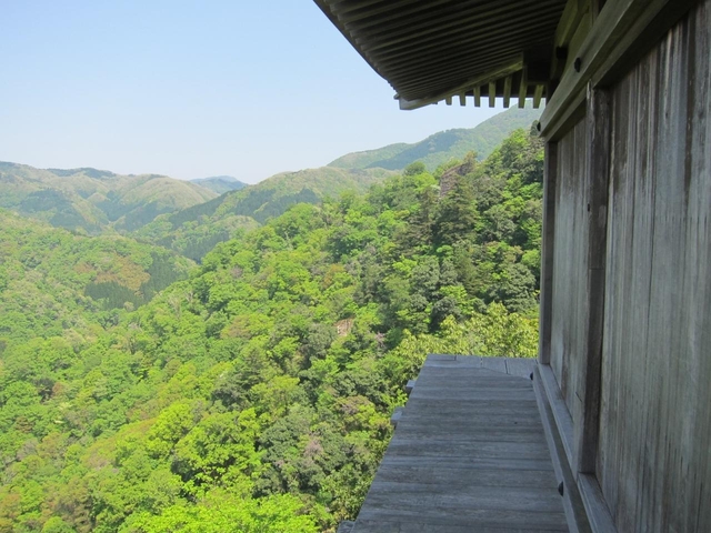 7. 断崖に立つ、かくも神秘的な奥院までの巡礼旅「三佛寺(さんぶつじ)」