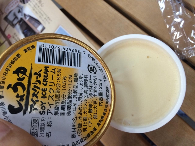 9. 食べ歩きグルメも充実のレトロな街並み「白壁土蔵群」