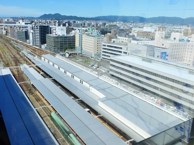 鉄道神社 (博多駅屋上つばめの杜広場)
