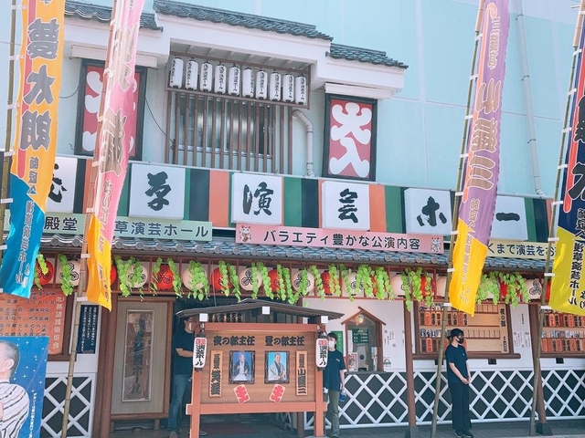 12. 情緒あふれる名劇場でプロの話芸にふれる「浅草演芸ホール」