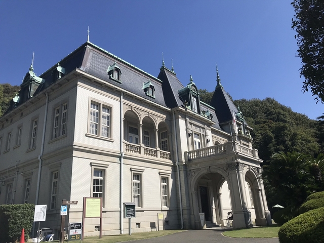 6. 大正ロマン♪ 緑に映える白亜のフランス風洋館「萬翠荘(ばんすいそう)」