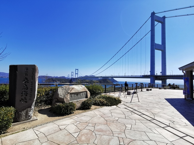 8. 世界初の3連吊橋と美しい海が織りなす絶景「来島海峡大橋」