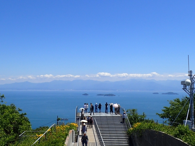 9. しまなみ海道屈指の絶景！ 展望台の設計にも注目「亀老山(きろうさん)展望公園」