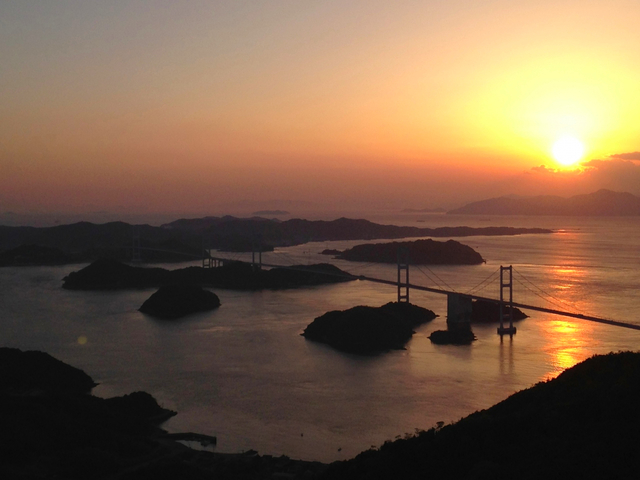 9. しまなみ海道屈指の絶景！ 展望台の設計にも注目「亀老山(きろうさん)展望公園」