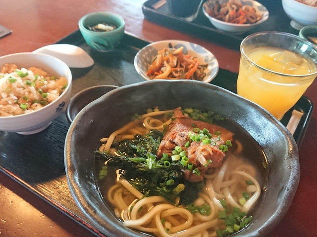 11. 80年以上の歴史をもつ宮古そばの名店「古謝そば屋」