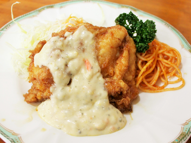 1. 県民が認めるチキン南蛮「味のおぐら 本店」