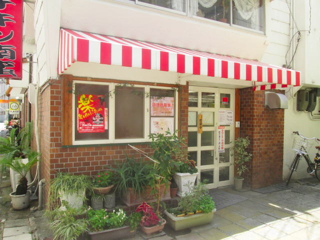 1. 県民が認めるチキン南蛮「味のおぐら 本店」