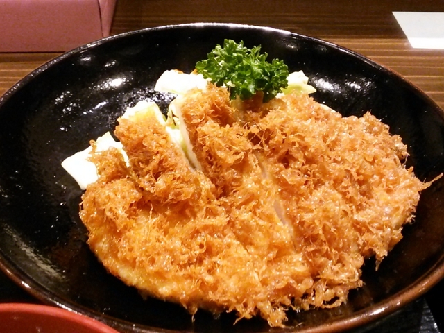 2. 甘酢ダレとサックリ衣が印象的な「直ちゃん」