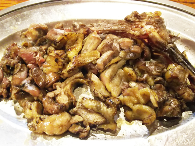 4. 宮崎の地鶏炭火焼きなら「丸万焼鳥 本店」