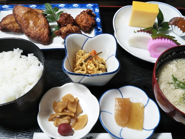 13. 風情漂う街並みで江戸庶民の味を「おび天 蔵」