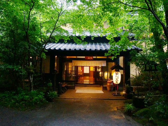 2. 癒やしを求めるなら静寂に包まれる森の宿へ「黒川温泉 旅館 山河」