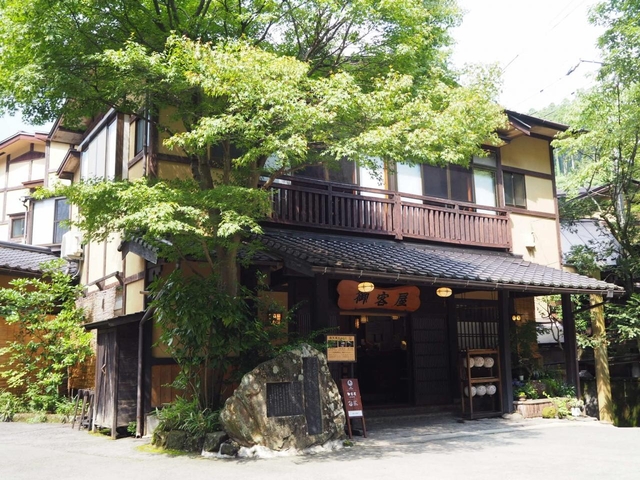 8. 黒川温泉一の老舗！ 300年愛される湯につかる「黒川温泉　歴史の宿　御客屋」