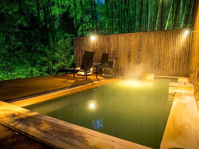 10. 最高のおもてなしを堪能できる秘境の憧れ宿「秘境 白川源泉 山荘 竹ふえ」