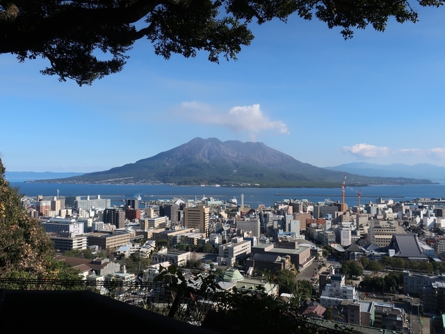3. 市街地・錦江湾・桜島を一望する絶景スポット「城山展望所」 / 中薩摩エリア