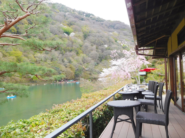 7. 和のアフタヌーンティーでラグジュアリーなひとときを「茶寮 八翠」