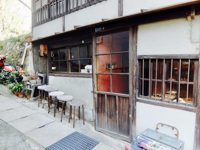 4. 尾道散策のおともにおひとついかが？ 「ネコノテパン工場」