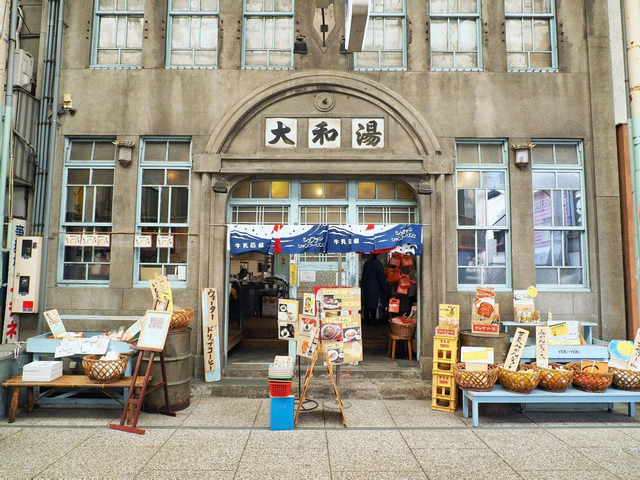 6. 尾道女子も通う♪ かわいいモノいっぱい「尾道本通り商店街」