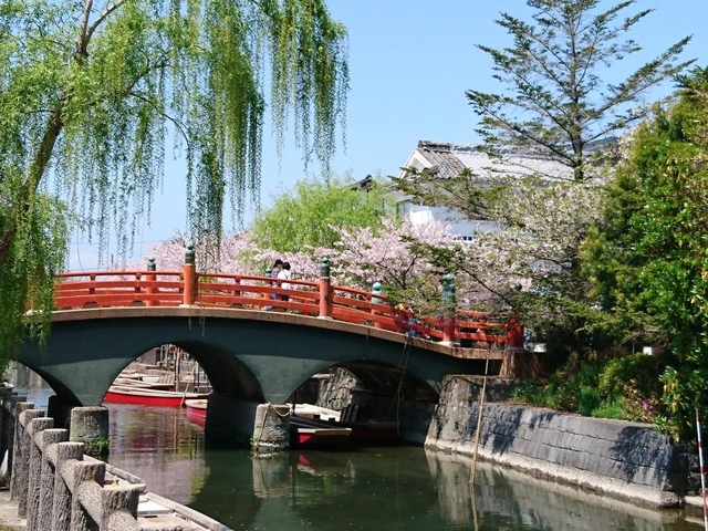 11. 船頭さんの案内も楽しみ！ “堀”で川下り「水郷柳川」