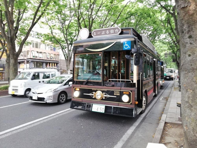 4. ケヤキ並木の美しい散歩道にアートの香り「定禅寺通」