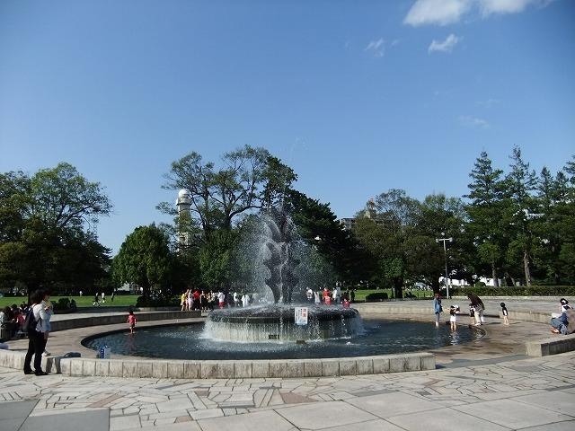 10. シダレザクラが美しい歴史ある桜の名所「榴岡公園(つつじがおか)」