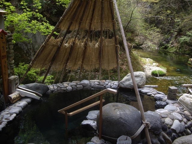 13. 日常を忘れられる山間の小さな温泉郷「作並(さくなみ)温泉」