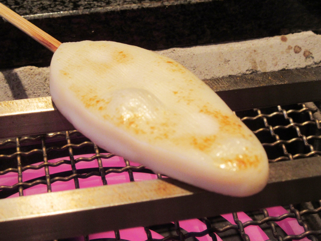 16. お土産にはもちろん現地での食べ歩きにも「笹かまぼこ」 / 絶対食べたい仙台グルメ