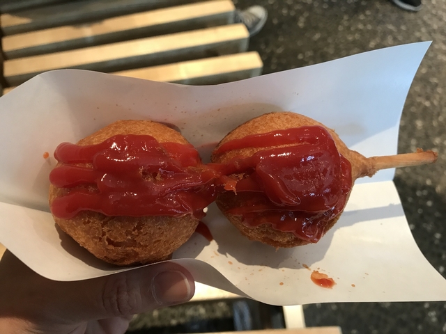 16. お土産にはもちろん現地での食べ歩きにも「笹かまぼこ」 / 絶対食べたい仙台グルメ