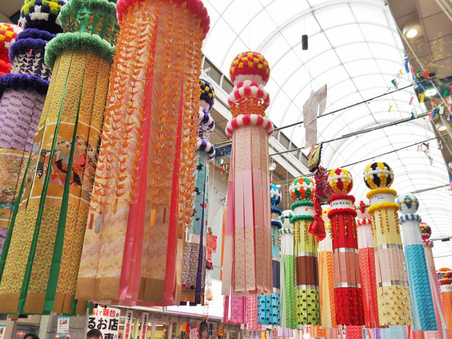 豪華けんらんな七夕飾りが街を埋め尽くす「仙台七夕まつり」は必見！