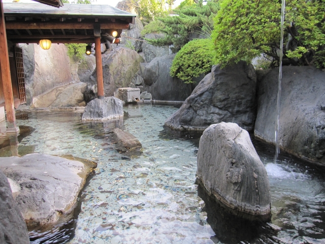 14. 甲府盆地の中央で誕生した歴史の新しい温泉「石和(いさわ)温泉」