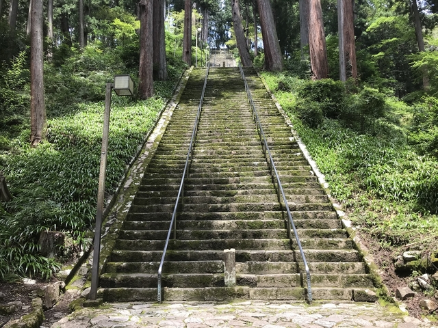 17. 山頂からの眺めも絶景！ 日蓮宗の総本山「身延山久遠寺(みのぶさんくおんじ)」