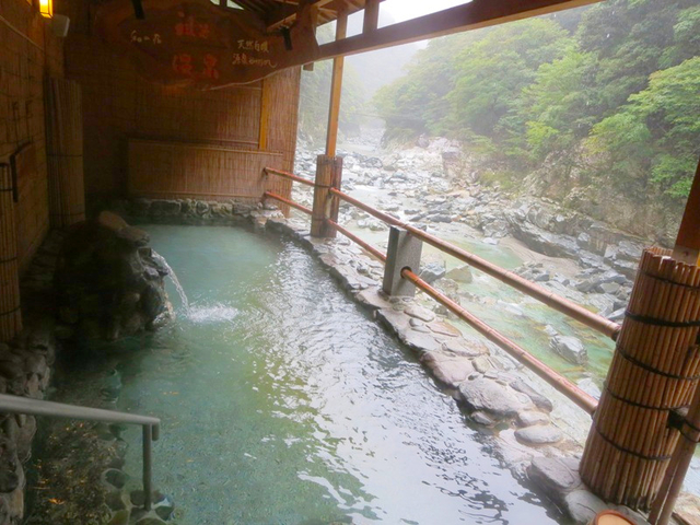 11. ケーブルカーで行く谷底の露天風呂でゆったりと「和の宿 ホテル祖谷温泉」