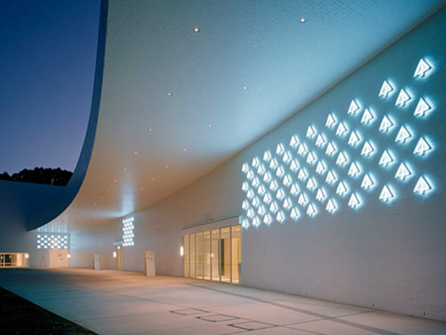 青森県立美術館