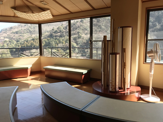 7. 箱根の山々を一望する絶景露天風呂でのんびり「湯の里おかだ」