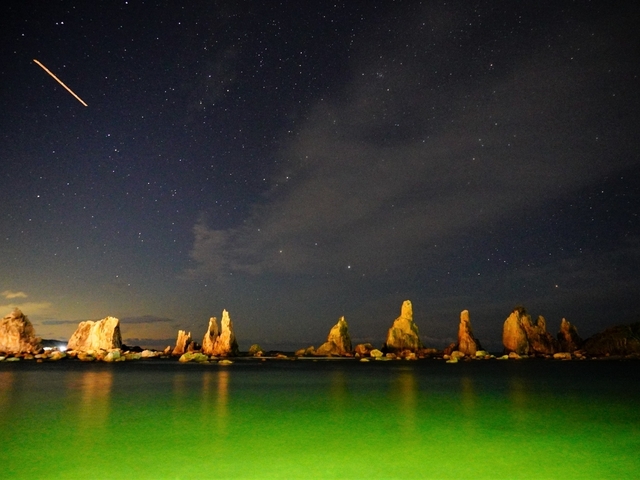 6. 弘法大師の伝説が残る奇岩群「橋杭岩」