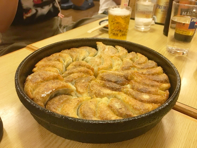 13. 激うまなギョウザを食べるなら「博多祇園鉄なべ」