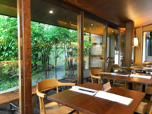 17. 上質な時間が過ごせる大人カフェ「白金茶房」