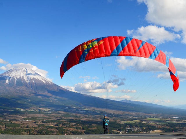 2. 【静岡】朝霧高原でパラグライダー / 紅葉と一緒に♪