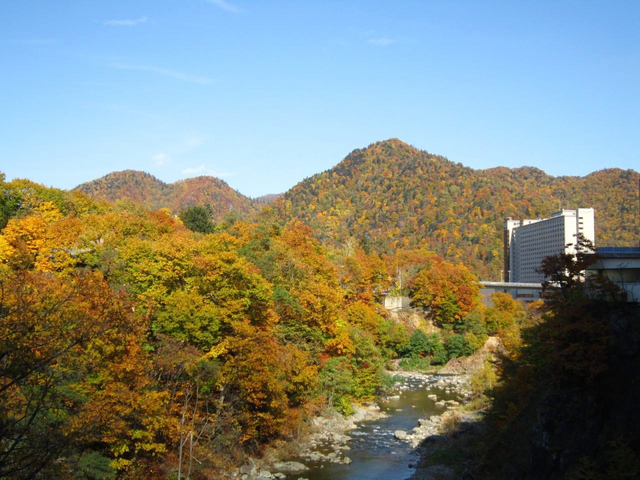 18. 【北海道】定山渓(じょうざんけい)温泉 定山渓ビューホテル / 紅葉と温泉を満喫