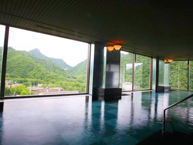 18. 【北海道】定山渓(じょうざんけい)温泉 定山渓ビューホテル / 紅葉と温泉を満喫