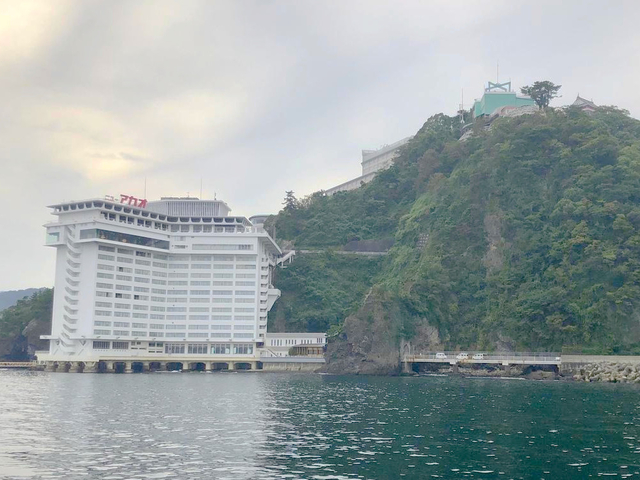 4位 熱海温泉 ホテルニューアカオ / 海と一体になったような絶景露天