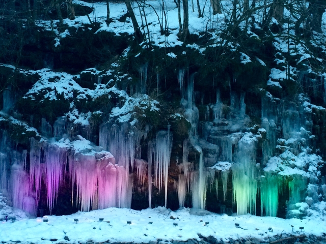 6. 埼玉・三十槌(みそつち)の氷柱