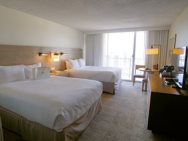 6. アロヒラニ リゾート ワイキキ ビーチ