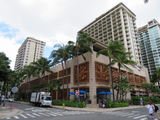 4. アストン アット ザ ワイキキ バニアン