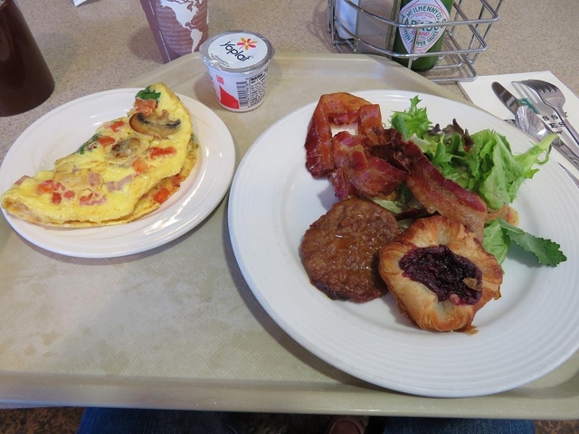 5.エンバシー スイーツ バイ ヒルトン ワイキキ ビーチウォーク