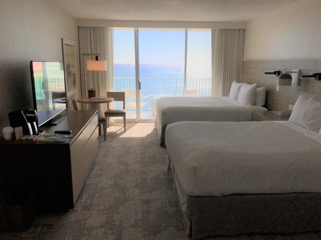 5. アロヒラニ リゾート ワイキキ ビーチ