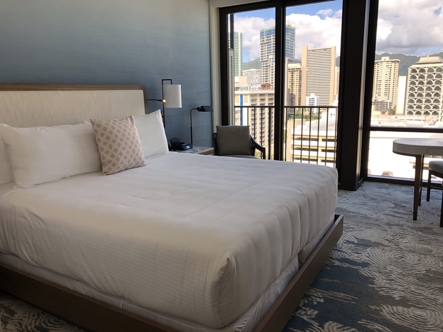 3.ハレプナ ワイキキ バイ ハレクラニ