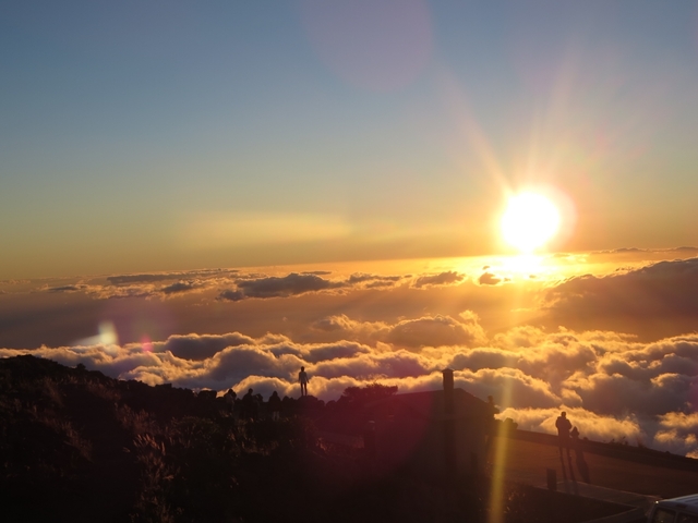 「マウイ島」の山頂と海上で地球の偉大さに酔いしれる
