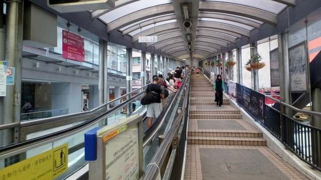 ヒルサイド エスカレーター