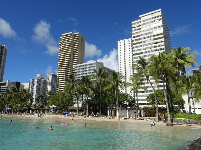 6.アロヒラニ リゾート ワイキキ ビーチ
