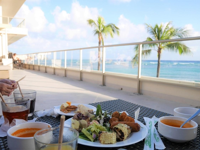 7. アウトリガー リーフ ワイキキ ビーチ リゾート